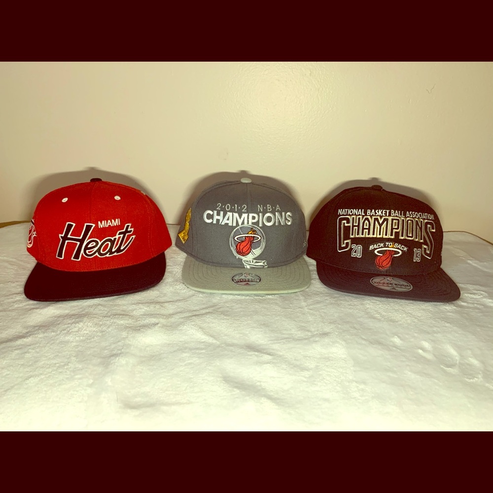 3 Miami Heat Hats Addidas and Mitchell & Ness.
